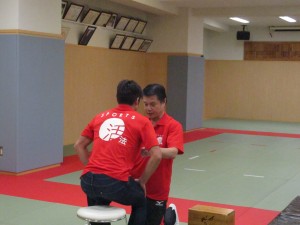 小林理事長による成田緑夢選手の 施術風景