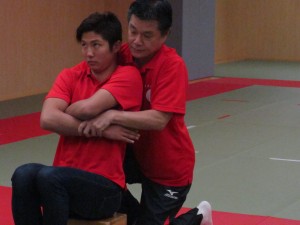 小林理事長による成田緑夢選手の 施術風景