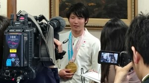 取材を受ける緑夢選手
