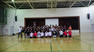大阪学院バスケット部全員で記念写真