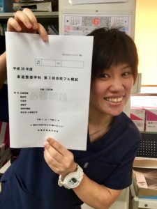 「模擬試験問題からひょっこりする影山先生